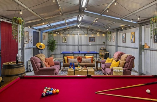 Bedford Park House | Bedford Beauty Stylish Retro Family Home with office