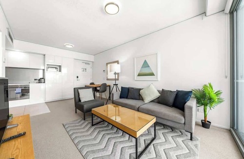 Bowen Hills Apartment | Belise - Executive 8th Floor Apt for 2!