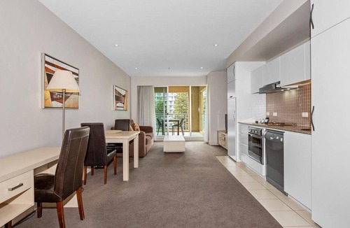 Glenelg Apartment | Belle Escapes - Glenelg Seaside Family Stay
