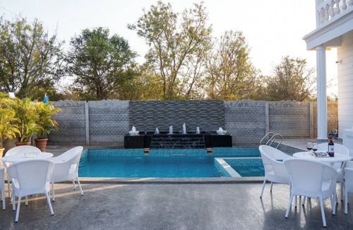 Chevella Villa | Berlin Villa 6BR Farm Private Pool by Homeyhuts