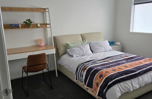 Berwick House | Berwick Modern Private Room- The Centre to Everything Close By