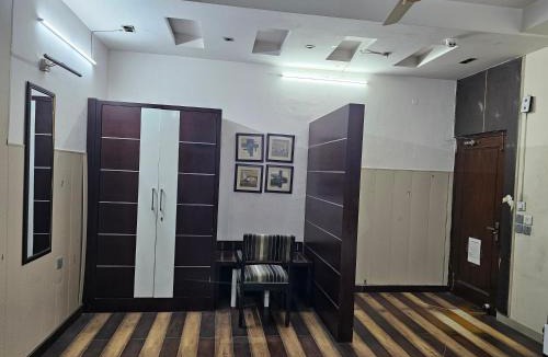 Delhi House | Bharat G House - Near Anand Vihar Railway Station