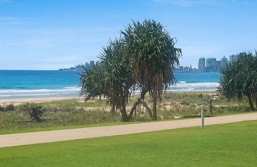 Bilinga Apartment | Bilinga Beach 4 - Absolute Beachfront