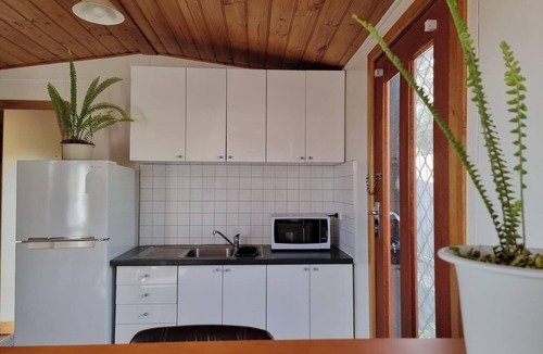 Marlo Apartment | Blue Tongue Retreat with great wifi and easy walking to the estuary & township.