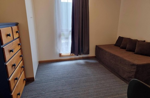 Marlo Apartment | Blue Tongue Retreat with great wifi and easy walking to the estuary & township.