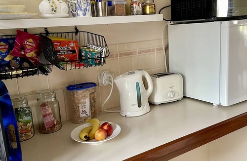 St Leonards Apartment | Bluff House Studio 2min beach.Short term Exclusive 2 guests. Coffee Machine.