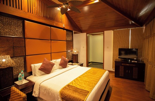 Manjakuppam Hotel | Bonjour Bonheur Ocean Spray