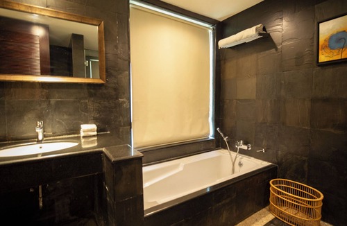 Manjakuppam Hotel | Bonjour Bonheur Ocean Spray
