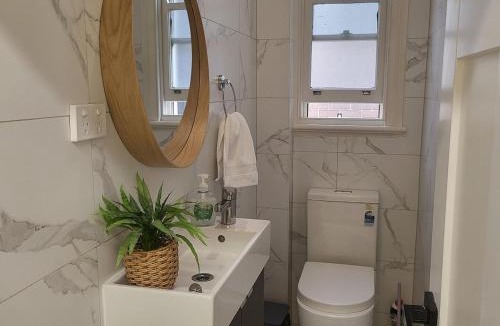 Millers Point House | Book Today for Sydney Marathon 2027 Historic Home in Centre of Sydney Walk to Waterfront Opera House CBD Trains Buses Metro