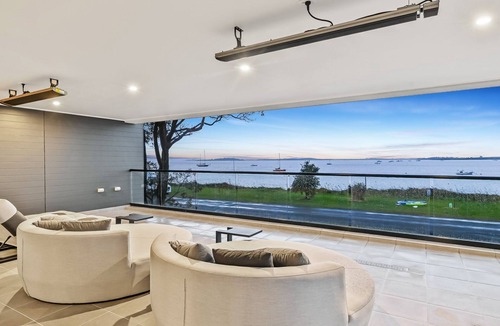 Rhyll House | Breach House Rhyll with spa, sauna, plunge pool, EV charger