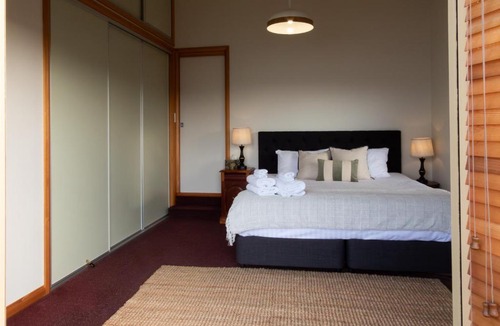 Gordon House | Breathtaking Views - 3 Bedroom House