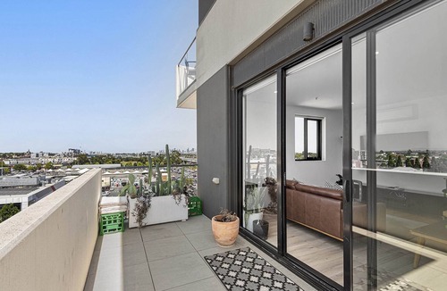 Preston Apartment | Bright City-View Retreat in the Heart of Preston