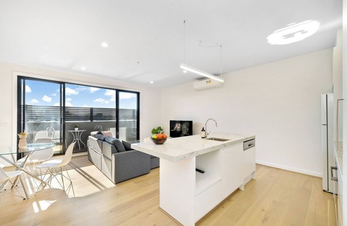 Moonee Ponds Apartment | Bright Full Size 2 Bed 2 Bath Family |Professionals | WIFI |Parking