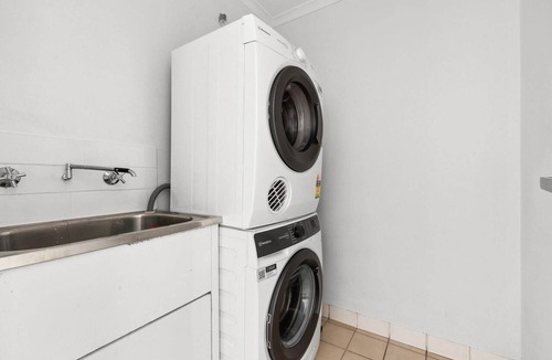 Camperdown Apartment | Bright Inner-West Stay with Pool Access