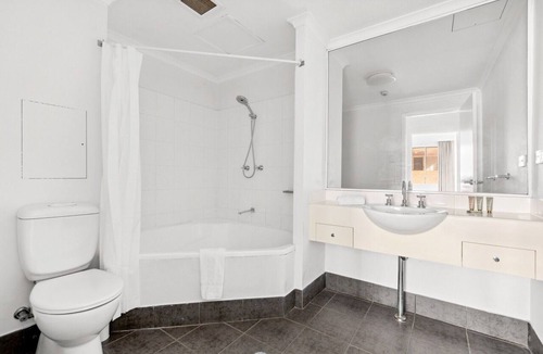 Camperdown Apartment | Bright Inner-West Stay with Pool Access