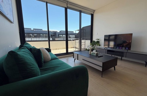 Leichhardt Condo | Bright Stylish 2B2B Apartment in Leichhardt