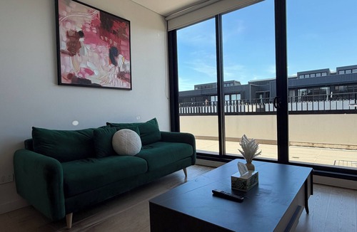 Leichhardt Condo | Bright Stylish 2B2B Apartment in Leichhardt