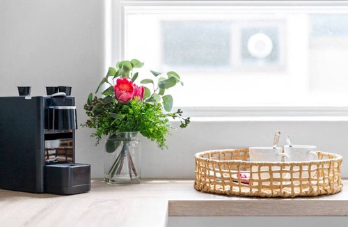 Balaclava Apartment | Bright & Sunny Oasis
