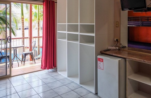 West End Hostel | Brisbane Backpackers Resort - Group of 6