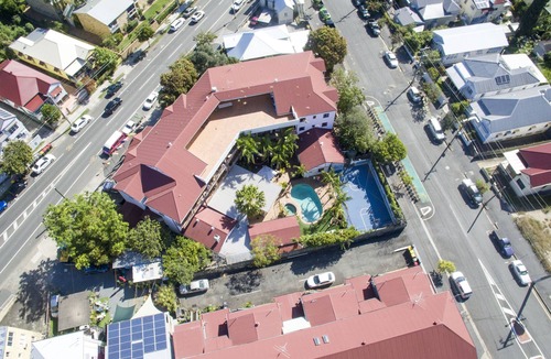 West End Hostel | Brisbane Backpackers Resort - Group of 6