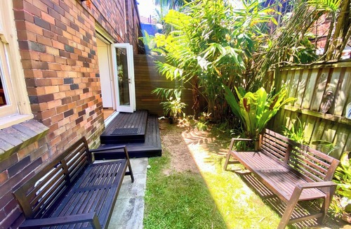Bronte Apartment | Bronte Beautiful Garden Apartment 8 min walk form beach
