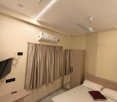 Shenoys Hotel | C K Residency