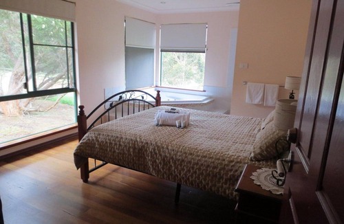 North Walpole Hotel | Cabins nestled in 170 acres of old growth forest near the Valley of the Giants.