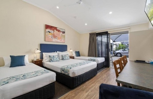 Caboolture Hotel | Caboolture Central Motor Inn