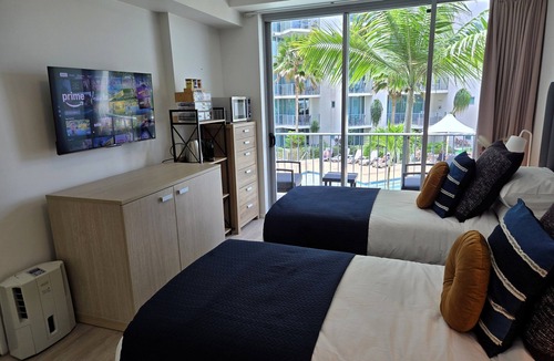 Cairns Central Business District Hotel | Cairns Tropical Reefside Retreat
