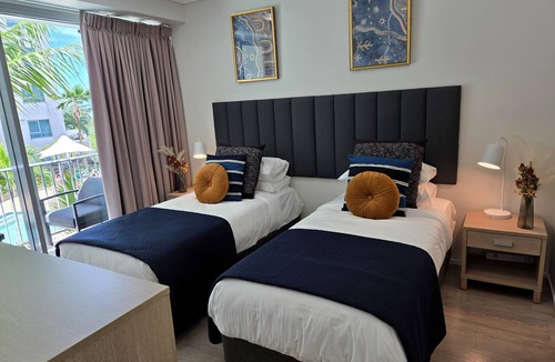 Cairns Central Business District Hotel | Cairns Tropical Reefside Retreat