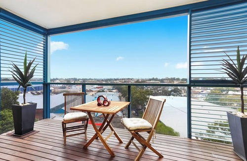Camperdown Apartment | Camperdown 1 bdrm with car park, gym & pool