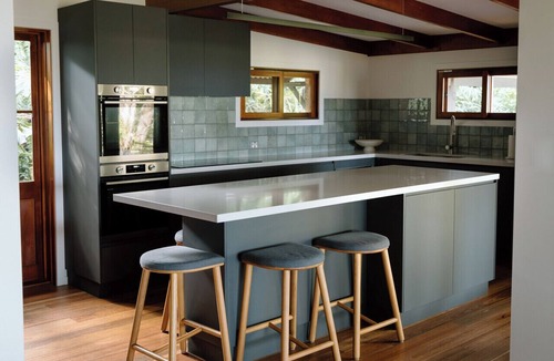 Balmoral Ridge House | Carra Cottage - Luxury Hillside Sanctuary with Breathtaking Views to Sea