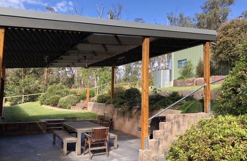 Castella House | Castella Country Retreat- Rustic Charm in the Heart of Yarra Valley Wine Country