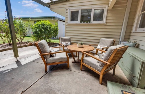 Bairnsdale House | Cearc House: Centrally Located within the Bairnsdale Golden Triangle