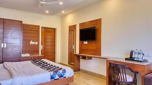 The Mall Road Hotel | Celebrate Vacation Hotel Near Mall Road