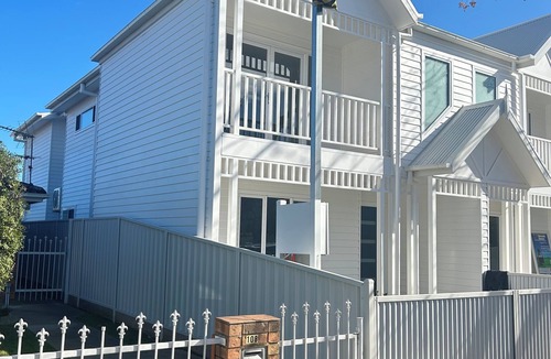 Wagga Wagga House | Central Wagga Wagga Residence-, New, quality throughout, luxury, safe, comfort.