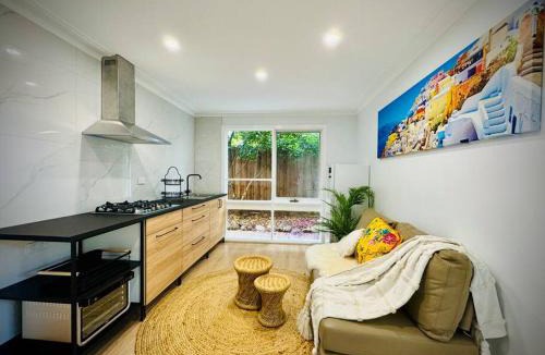 Wantirna South House | Charming 1BR Granny Flat Conveniently Located near Knox Shopping Center
