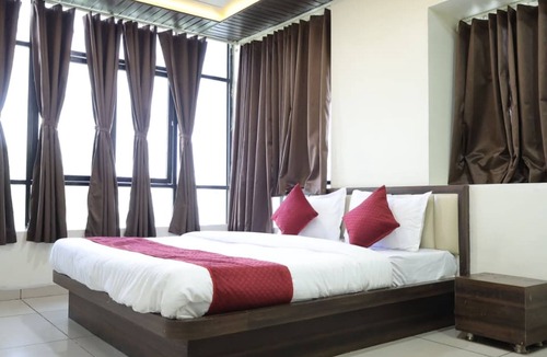 Rau Hotel | Charming 9-bedroom hotel with AC in Indore Fully Air Conditioned Budget Friendly