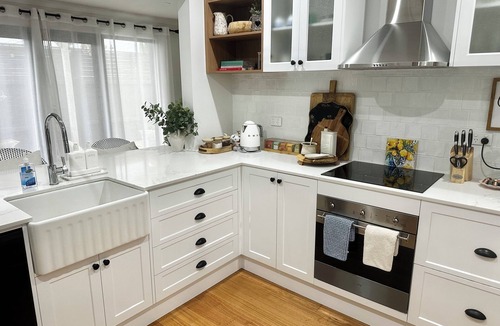 Bacchus Marsh Cottage | Charming Cottage | Cosy, Stylish & Walk to Town