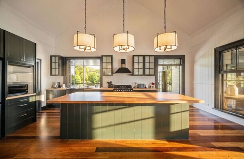 North Tamborine Other | Charming Queenslander With 5 Acres Private Land