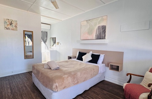 Richmond Hill Hotel | Charters Towers Motel