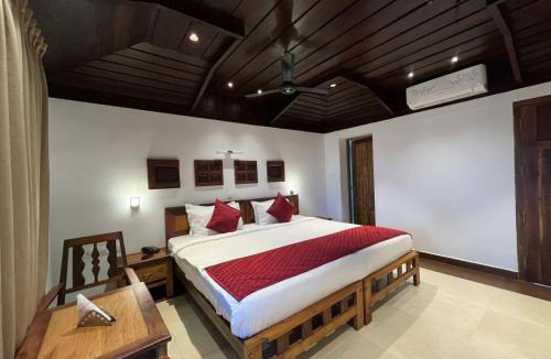Kuzhuppilly Hotel | Cherai Beach view Heritage