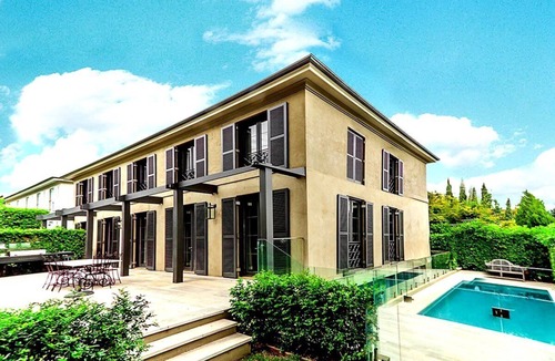 Armadale North House | Chesterfield Ave (Heated Pool)