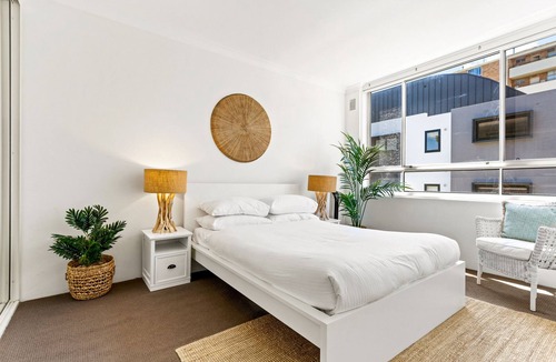 Neutral Bay Apartment | Chic 2-Bed Apartment Near City CBD