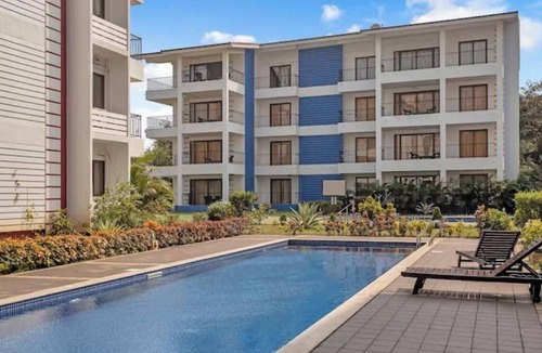 Calangute Apartment | Chic Baga Studio Pool/Gym/Jacuzzi Walk To Beach