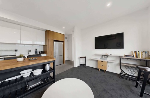 Richmond North Apartment | City-View 1-Bed Apartment Near Central Park