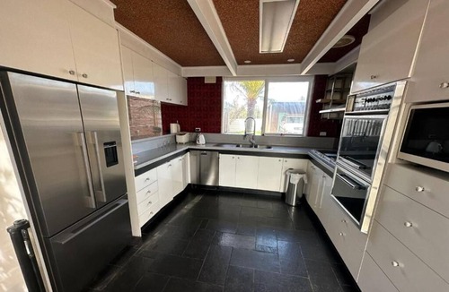 Lakes Entrance Villa | Clarkes Beach House - Walk distance to beach and Cozy living