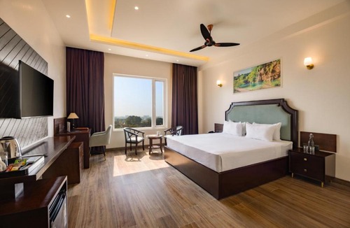Dhanbad Hotel | Clarks Inn Suites Dhanbad