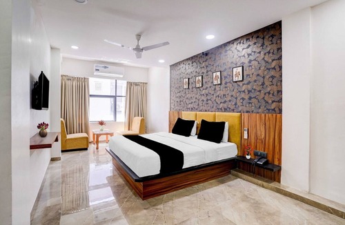 Kochi House | Classic King Clubhouse Vytilla Kochi