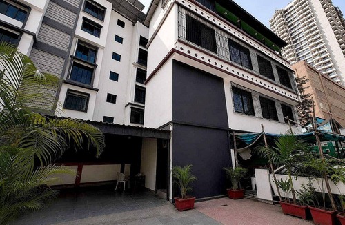 Kandiwali West House | Classic Sri Sai Regency